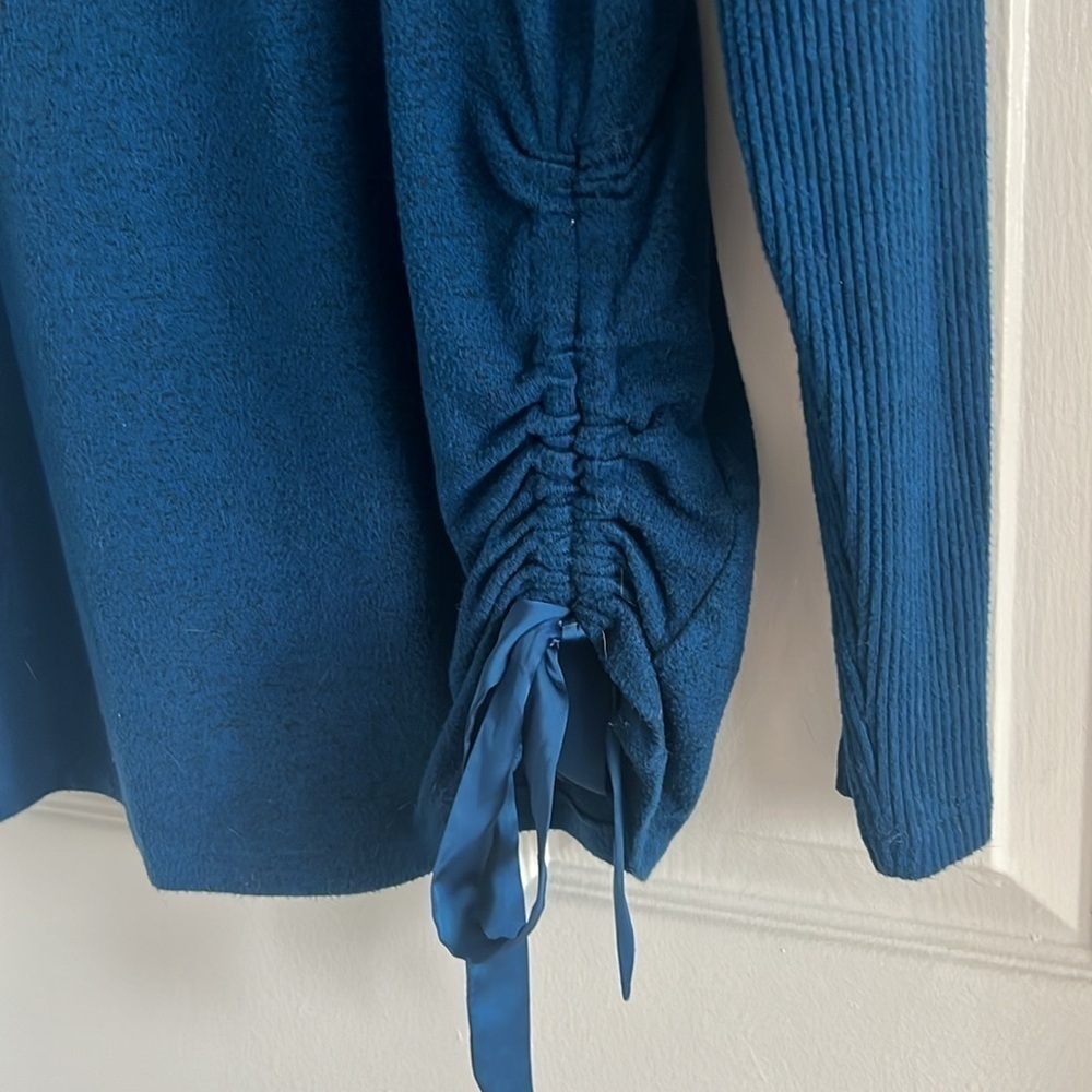WHBM TIE-HEM PULLOVER. Blue. Slightly oversized. EUC. Size Medium. - Picture 6 of 9